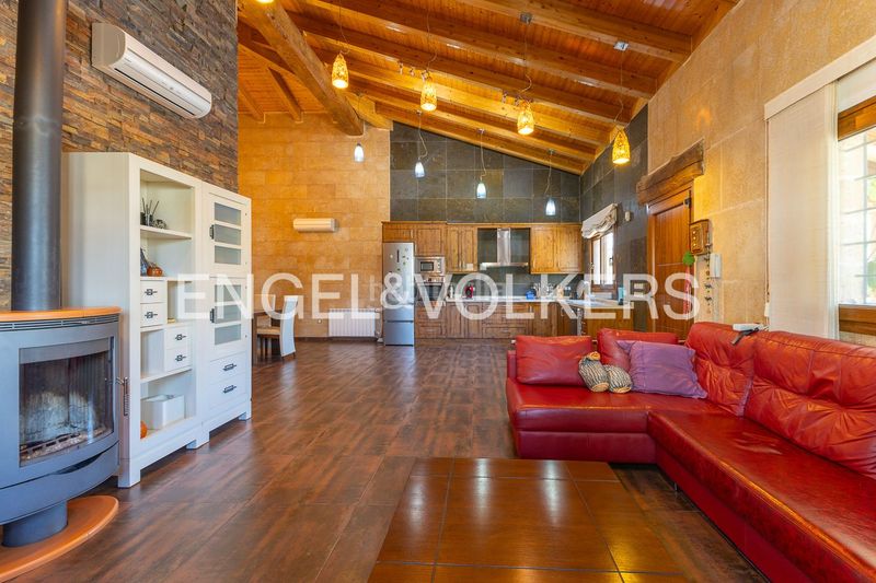 Foto d16e351d-54c9-4d38-92a8-1c656bc9bd58. Casa con riscaldamento parcheggio piscina in Poblets (els)