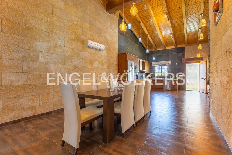 Foto f2d1f50b-4921-4bdf-a456-c7147ab1ea27. Casa con riscaldamento parcheggio piscina in Poblets (els)