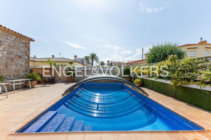Foto f64cf0d1-8466-4aa4-ae39-bfeda91a65ac. Casa con riscaldamento parcheggio piscina in Poblets (els)