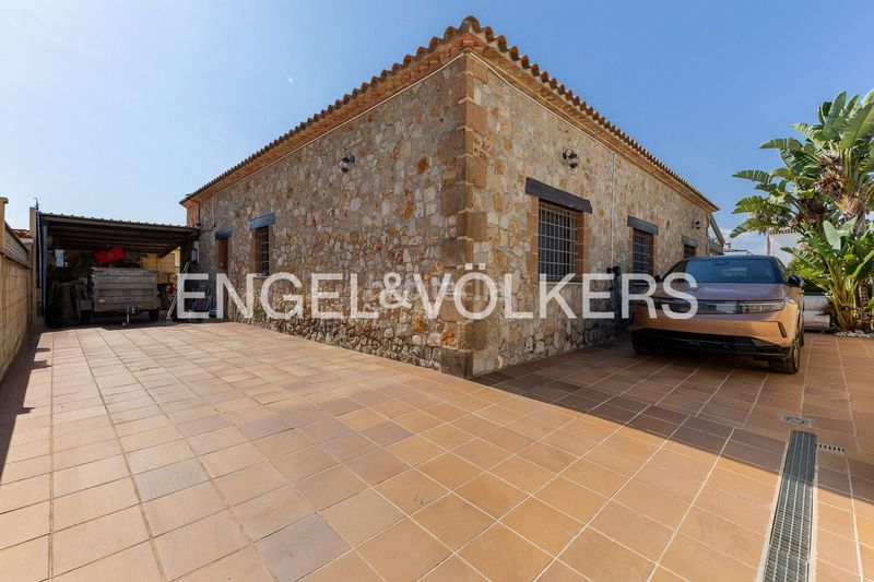 Foto fac792f3-1a5d-4640-acf6-5fbecb758172. Casa con riscaldamento parcheggio piscina in Poblets (els)