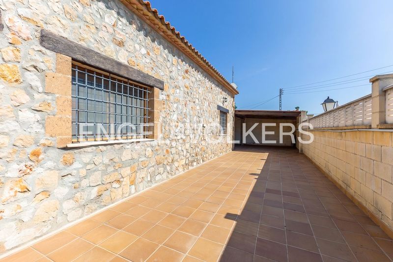 Foto fce33488-4ede-4c09-b865-f627871c2ad5. Casa con riscaldamento parcheggio piscina in Poblets (els)