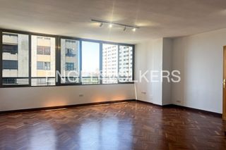 Affitto Appartamento  Avinguda de blasco ibáñez. Precioso piso en pla del real con opción de parking