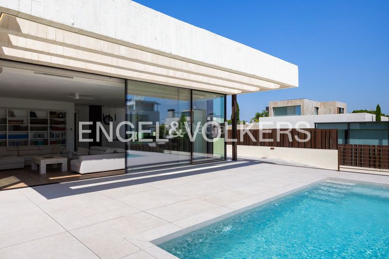 Foto 0173ac47-82d3-4ca9-92bb-5398bdcdace4. Casa amb calefacció aparcament piscina a Nueva Santa Barbara - Cruz de Gracia Godella