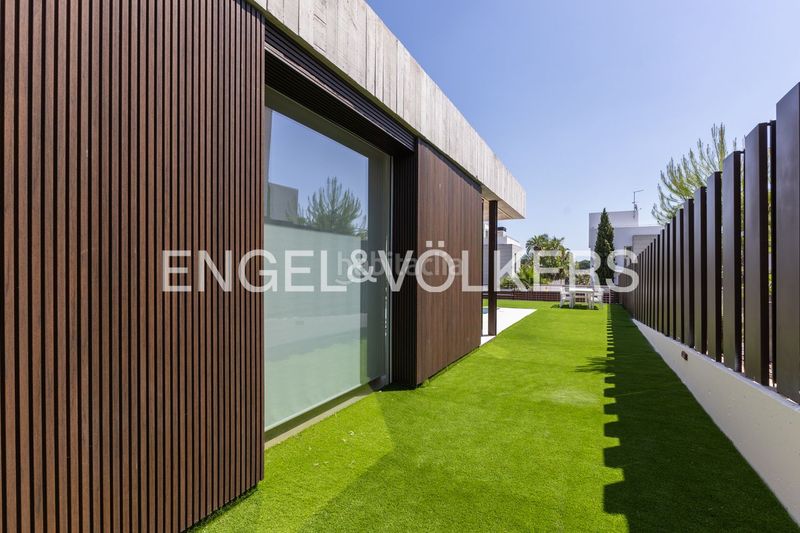 Foto 19b8eb85-6dd4-44a2-8aad-803c218dd2de. Casa amb calefacció aparcament piscina a Nueva Santa Barbara - Cruz de Gracia Godella