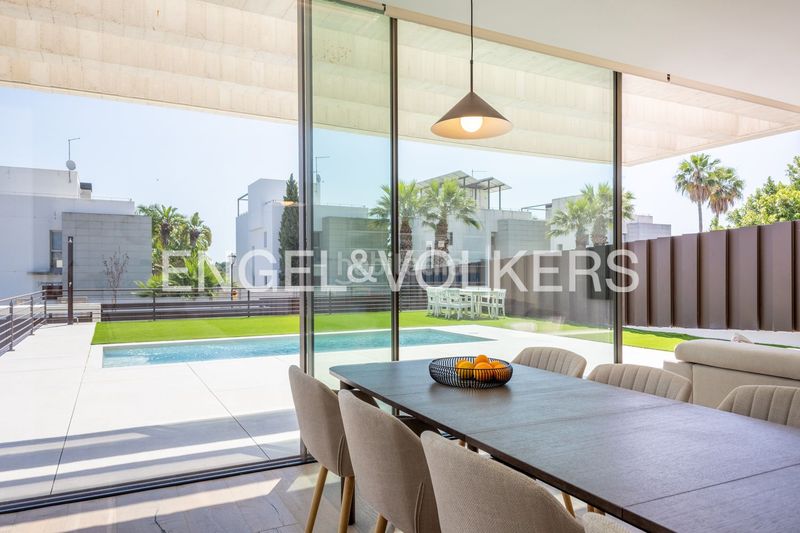 Foto 477b76a2-5adf-4f5a-8178-4cc1f0b63f92. Casa amb calefacció aparcament piscina a Nueva Santa Barbara - Cruz de Gracia Godella
