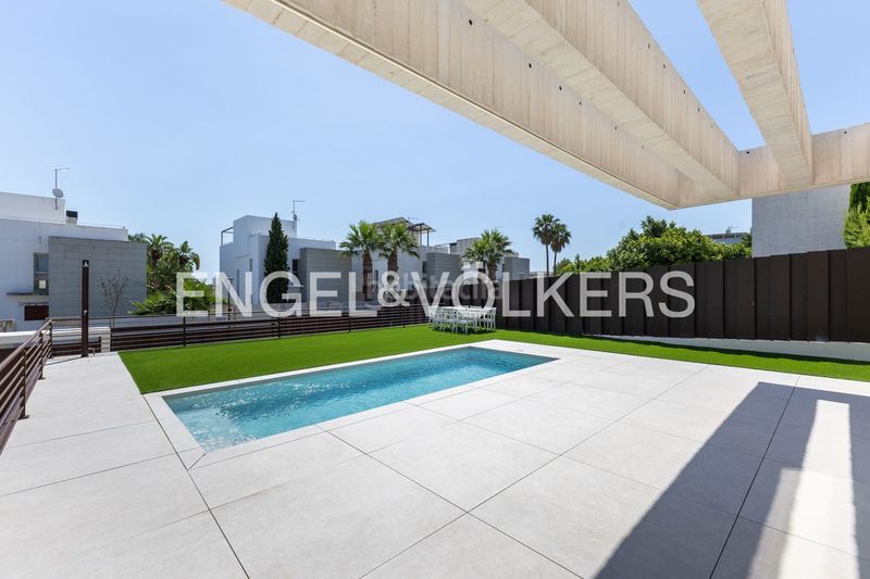 Foto 6b904809-4fa7-4068-99b6-ed38c52a626c. Casa amb calefacció aparcament piscina a Nueva Santa Barbara - Cruz de Gracia Godella