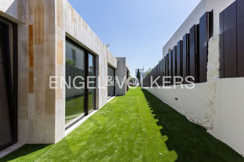 Foto 8e33b80b-1d7b-405b-9582-95d3fecaebbe. Casa amb calefacció aparcament piscina a Nueva Santa Barbara - Cruz de Gracia Godella