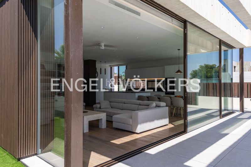 Foto d30ebf48-3479-4ecb-a2c6-f55d5f8e57c4. Casa amb calefacció aparcament piscina a Nueva Santa Barbara - Cruz de Gracia Godella