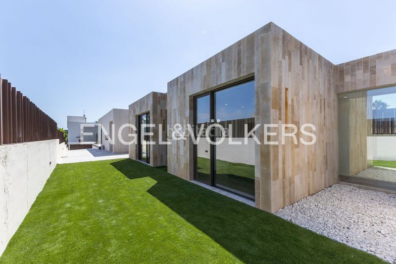 Foto d7582d51-3d9f-450f-8b27-7292978a2678. Casa amb calefacció aparcament piscina a Nueva Santa Barbara - Cruz de Gracia Godella