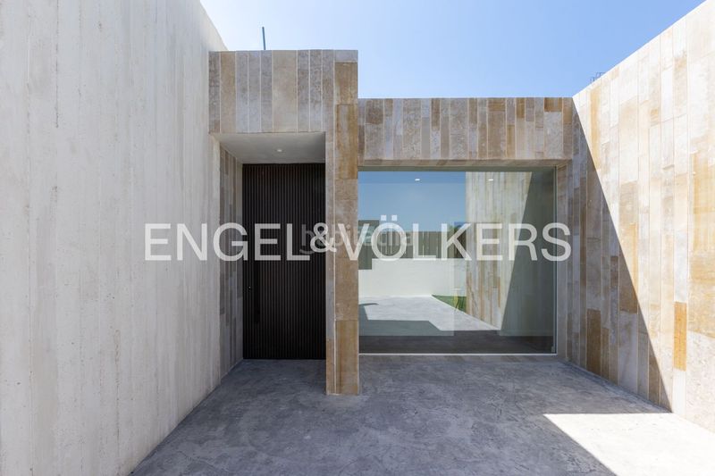Foto ec8da139-dbc3-4725-a93a-df4ee3a63630. Casa amb calefacció aparcament piscina a Nueva Santa Barbara - Cruz de Gracia Godella