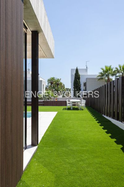 Foto f6189c6e-a30e-4a3b-99fd-852d8a3bd957. Casa amb calefacció aparcament piscina a Nueva Santa Barbara - Cruz de Gracia Godella