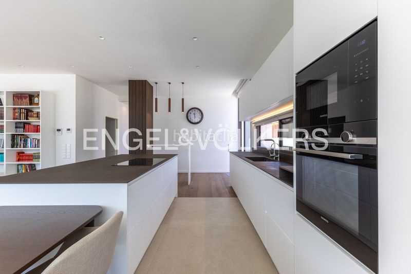 Foto fe870e13-a699-4fab-a23e-d135f5a8009f. Casa amb calefacció aparcament piscina a Nueva Santa Barbara - Cruz de Gracia Godella