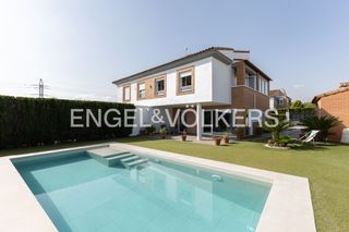 Rent House in Riba - roja de Túria. Alquiler para meses de julio y agosto en ribarroja