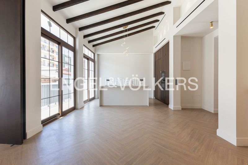 Foto 0618e3e6-42ad-4087-b995-ceb28e971e22. Casa amb calefacció piscina a En Corts - Doctor Waksman Valencia