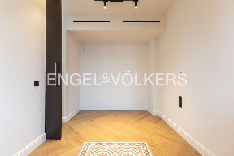 Foto 1a050be4-5958-4e35-bfe7-70a2fc156ca8. Casa amb calefacció piscina a En Corts - Doctor Waksman Valencia