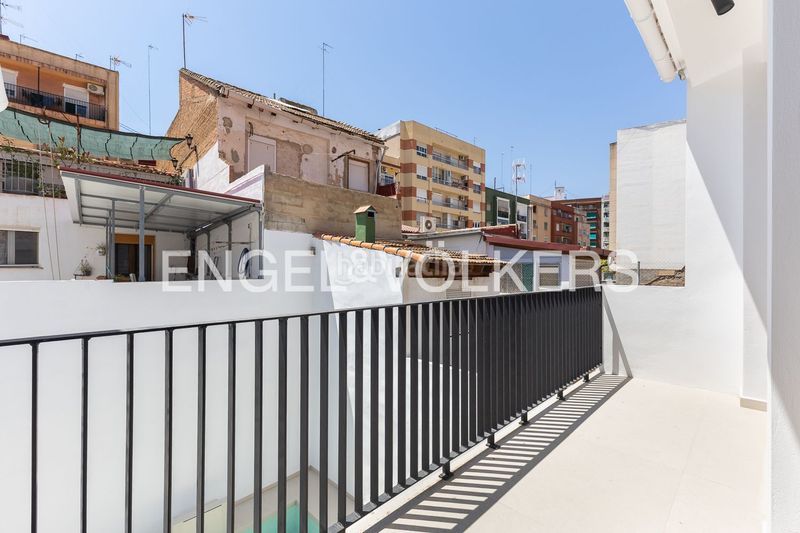 Foto 47c96c65-e1ec-41ce-b782-ff0f2a5e956f. Casa amb calefacció piscina a En Corts - Doctor Waksman Valencia