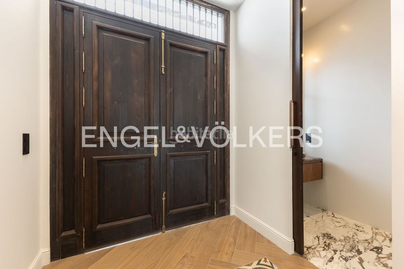 Foto 54a91376-1a07-492d-92c5-f0f68a40de9b. Casa amb calefacció piscina a En Corts - Doctor Waksman Valencia