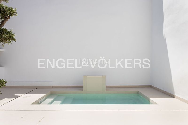 Foto 6473a5d3-b403-4b5b-ab38-84420f3f6a49. Casa amb calefacció piscina a En Corts - Doctor Waksman Valencia
