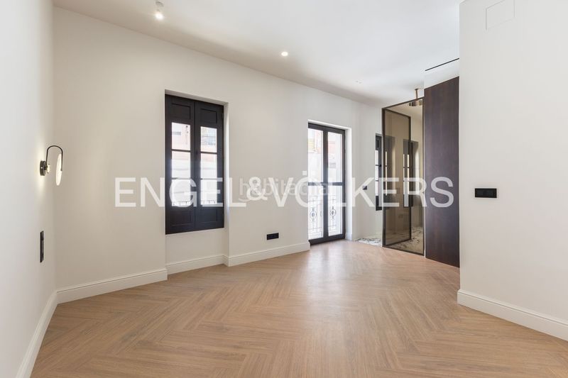 Foto 76f1ec46-7b04-4078-9923-2efb2594195c. Casa amb calefacció piscina a En Corts - Doctor Waksman Valencia