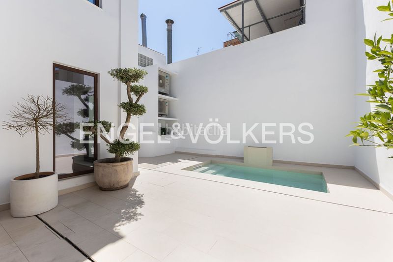 Foto 9868c917-5a00-4e33-af3c-f3226d3b65c4. Casa amb calefacció piscina a En Corts - Doctor Waksman Valencia
