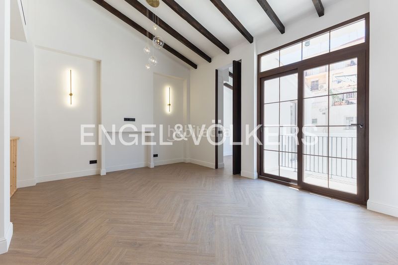 Foto a474fd8a-90a7-4a28-9df3-9216fa852c66. Casa amb calefacció piscina a En Corts - Doctor Waksman Valencia