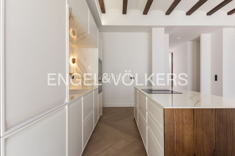 Foto aa75e3ba-4ca1-4826-93cc-ef66abd27276. Casa amb calefacció piscina a En Corts - Doctor Waksman Valencia
