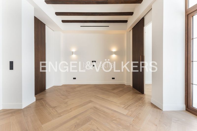Foto b280091a-e9c1-4161-834d-a128b1efe4db. Casa amb calefacció piscina a En Corts - Doctor Waksman Valencia