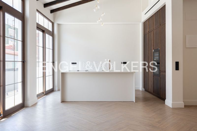 Foto b28388ca-6d44-439e-8ad1-095e9d82dd83. Casa amb calefacció piscina a En Corts - Doctor Waksman Valencia