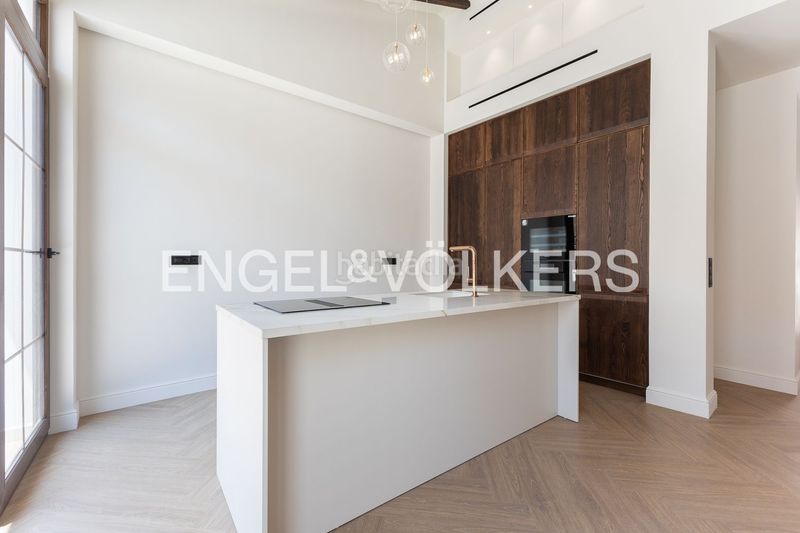 Foto b79296f8-3519-460d-a70c-146235995e95. Casa amb calefacció piscina a En Corts - Doctor Waksman Valencia