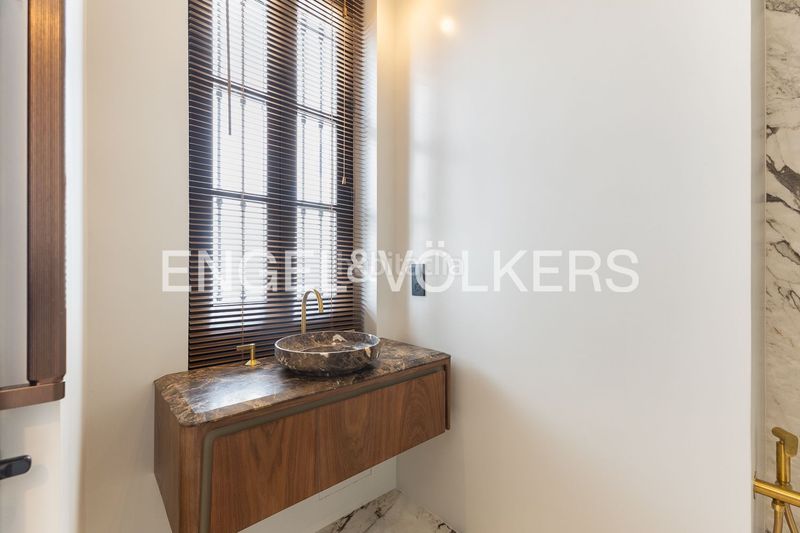 Foto bd5d7cca-c7bb-4e75-881d-f6342ff80175. Casa amb calefacció piscina a En Corts - Doctor Waksman Valencia