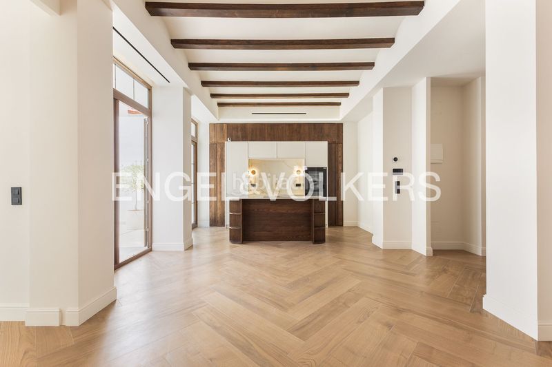 Foto c82fcfb7-53e9-4df8-a4bc-07b485085335. Casa amb calefacció piscina a En Corts - Doctor Waksman Valencia