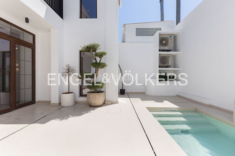 Foto c995c402-c7c5-40e5-b3a2-63637715fda6. Casa amb calefacció piscina a En Corts - Doctor Waksman Valencia