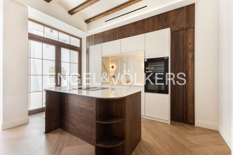 Foto c9f15ffb-dab6-4550-8a34-febb6281371c. Casa amb calefacció piscina a En Corts - Doctor Waksman Valencia