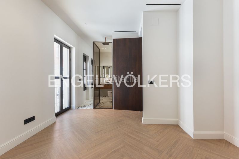 Foto f3cf1154-e651-4a6a-8289-51549e3fd517. Casa amb calefacció piscina a En Corts - Doctor Waksman Valencia