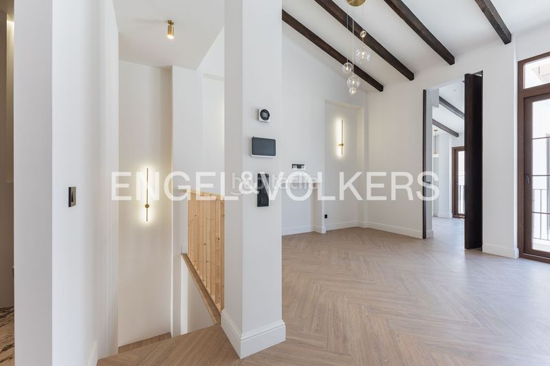 Foto fb7eff1d-20fb-4acd-9768-c18ddaf6a13c. Casa amb calefacció piscina a En Corts - Doctor Waksman Valencia