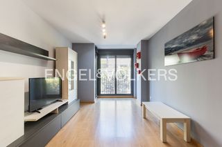 Rent Flat in Torrefiel. Piso con garaje en torrefiel