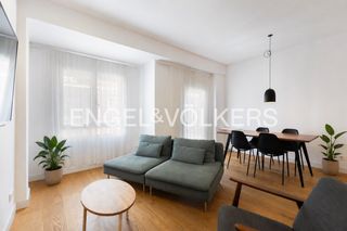 Miete Etagenwohnung in Russafa. Luminosa propiedad en ruzafa