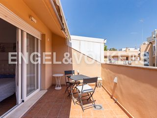 Alquiler Piso en El Botànic. Ático con terraza para corta estancia