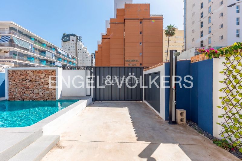 Foto df3d4fa4-252b-4d0f-b667-efab7cc2b303. Casa adossada amb calefacció aparcament piscina a Gandia