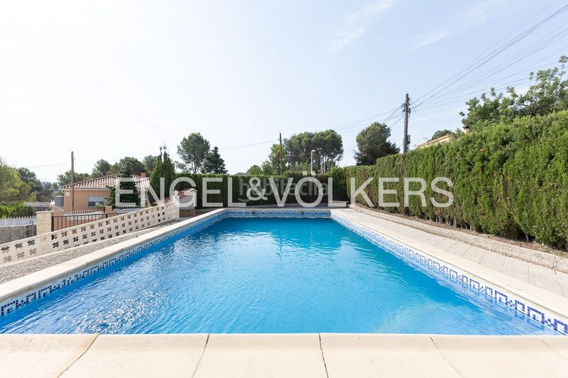 Foto cf5cf23e-fa96-46d0-85eb-178e2059d7c2. Alquiler casa  unifamiliar en montes de palancia en Algar de Palància