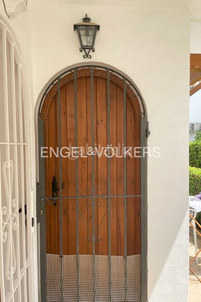 Foto 6b98f30c-053b-4934-b876-159dd2d2b6e0. Casa amb calefacció piscina a El Puerto Dénia