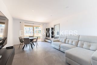 Etagenwohnung in El Perelló. Viva el lujo frente al mar en el perelló apartamento renovado co
