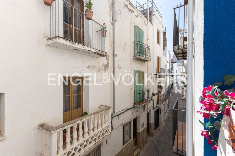 Foto fd69b93d-5278-4e2c-bbf4-531b993b75d7. Casa adossada amb calefacció a Centro-Casco Antiguo Peñíscola