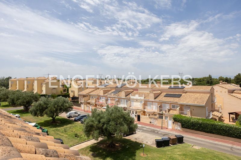 Foto a4cb1c37-6c47-4d6b-9aa9-697aa464286e. Pis amb calefacció aparcament piscina a Torre en Conill-Cumbres de San Antonio Bétera