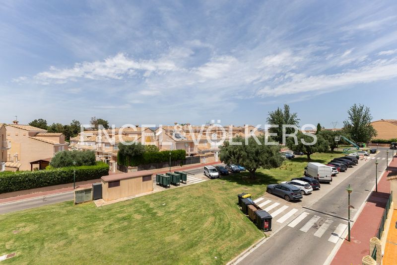 Foto ec576f49-2500-40ce-b705-e5c2f9a9e4cd. Pis amb calefacció aparcament piscina a Torre en Conill-Cumbres de San Antonio Bétera