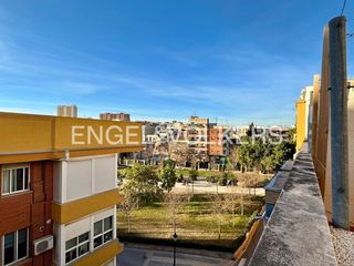 Location Appartement  Carrer de benimodo. Fantástico ático en benimamet