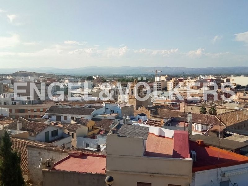 Foto a39d7b06-d3e0-4f2e-b9cb-7909838e0ba7. Aparcament cotxe a Parque de la Bombilla Llíria