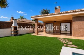 Lloguer Casa  Avenida blasco ibáñez. Exclusivo chalet en rocafort. privacidad, amplitud y confort a m