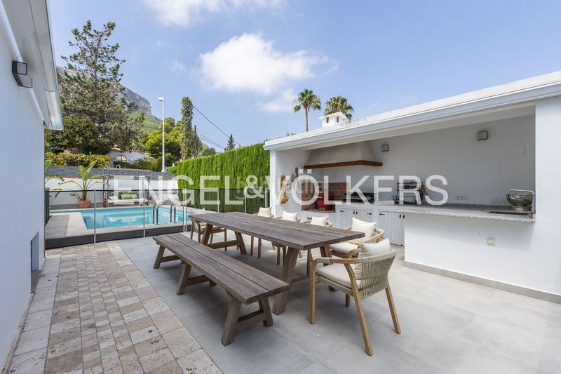 Foto 0bd863c9-c6e4-40ca-8e81-6b116e2ad8e7. Casa amb calefacció aparcament piscina a El Montgó Dénia