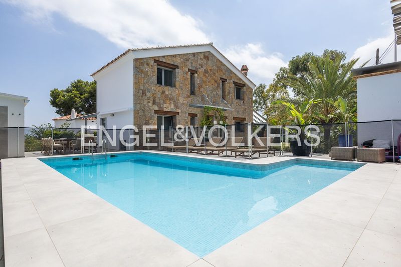 Foto 6877993f-bd8f-49b1-864d-7b8d60041aea. Casa amb calefacció aparcament piscina a El Montgó Dénia
